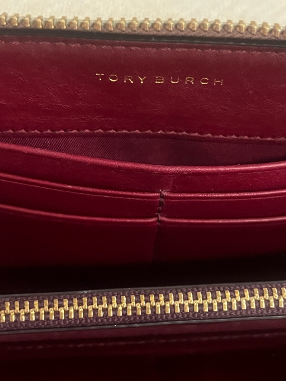 Tory Burch Robinson Zip Continental Wallet GUC - Picture 9 of 10